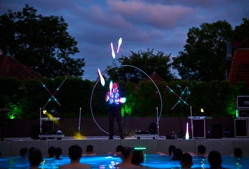 LED Keulen Jonglage in der LED Show Light Up