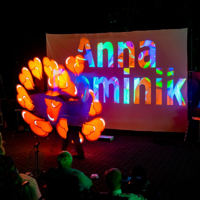 Hochzeits LED Show mit Namen des Brautpaares mit Pixel Poi