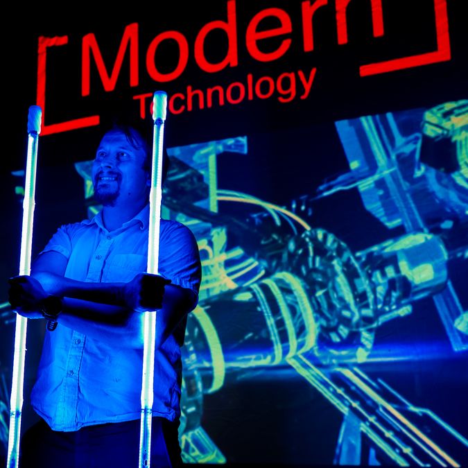 Individualsierte LED Show mit Jonglage und Video Projektionen