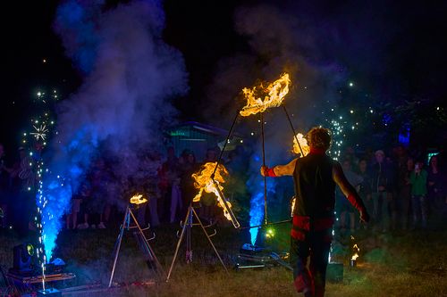 Feuershow in Limburg mit brennendem Hexagon